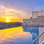 3 Bedroom Luxury With Private Pool Hot Tub *