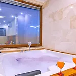 Villa 3 Bedroom Luxury With Private Pool Hot Tub *