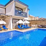 Villa 3 Bedroom Luxury With Private Pool Hot Tub *