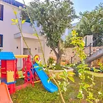 Villa 3 Bedroom Luxury With Private Pool Hot Tub *