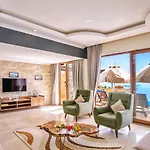3 Bedroom Luxury With Private Pool Hot Tub Villa *