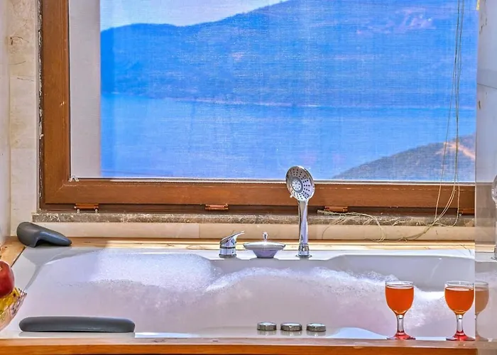 Villa 3 Bedroom Luxury With Private Pool Hot Tub *