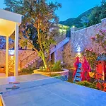 Вилла 3 Bedroom Luxury With Private Pool Hot Tub Калкан