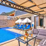 3 Bedroom Luxury With Private Pool Hot Tub Вилла *