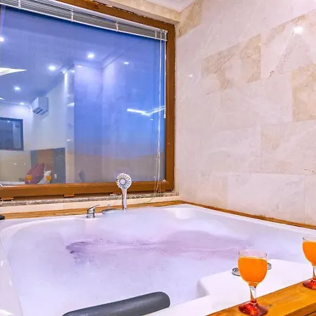Villa 3 Bedroom Luxury With Private Pool Hot Tub *