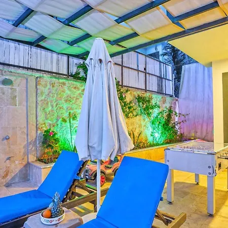 3 Bedroom Luxury With Private Pool Hot Tub *